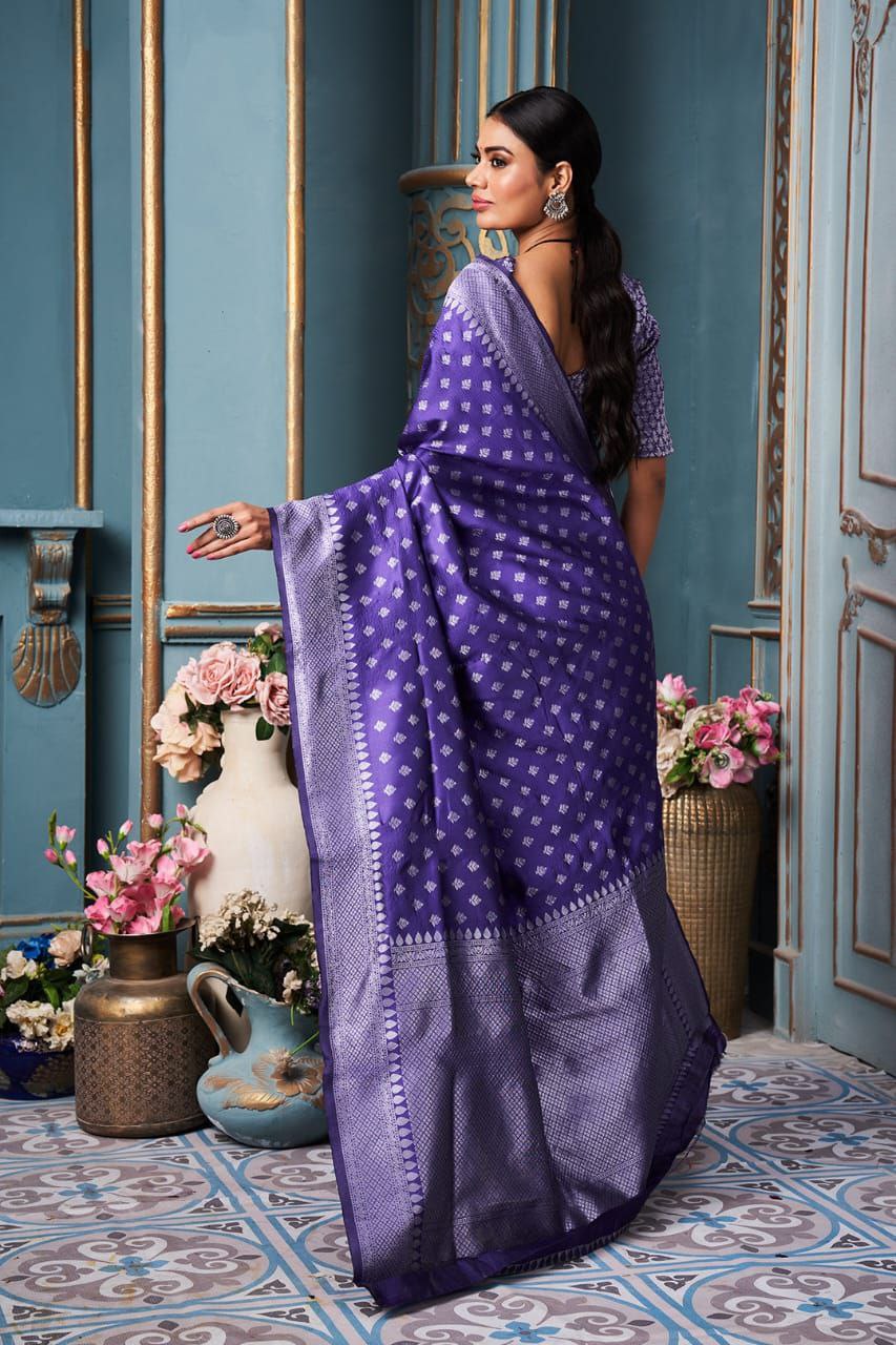 Elegant Lavender Soft Silk Saree With Unique Blouse Piece