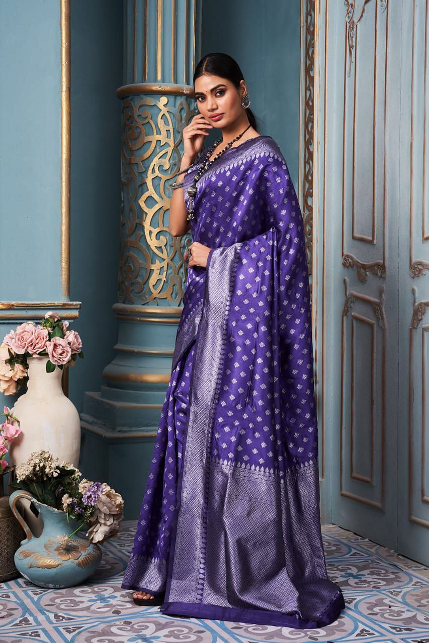 Elegant Lavender Soft Silk Saree With Unique Blouse Piece
