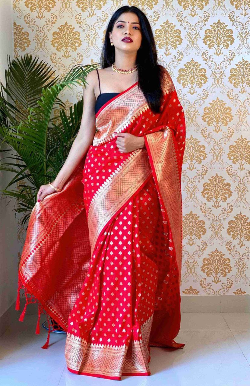 Inspiring Red Soft Silk Saree With Groovy Blouse Piece