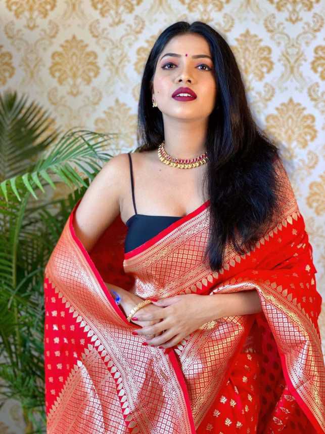 Inspiring Red Soft Silk Saree With Groovy Blouse Piece