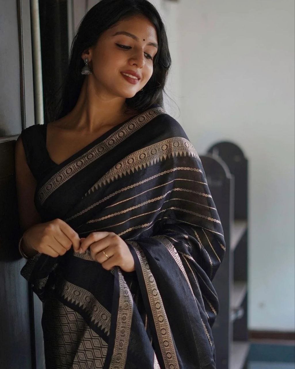 Radiant Black Soft Silk Saree With Magnetic Blouse Piece