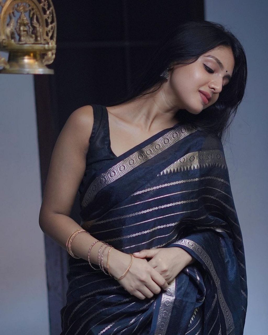Radiant Black Soft Silk Saree With Magnetic Blouse Piece