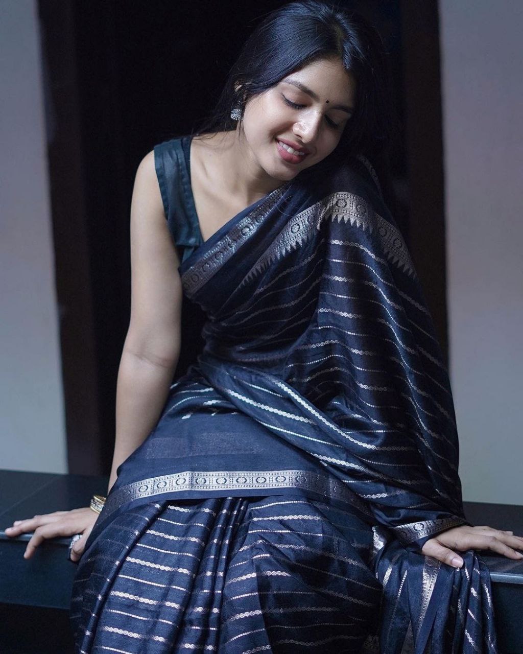 Radiant Black Soft Silk Saree With Magnetic Blouse Piece