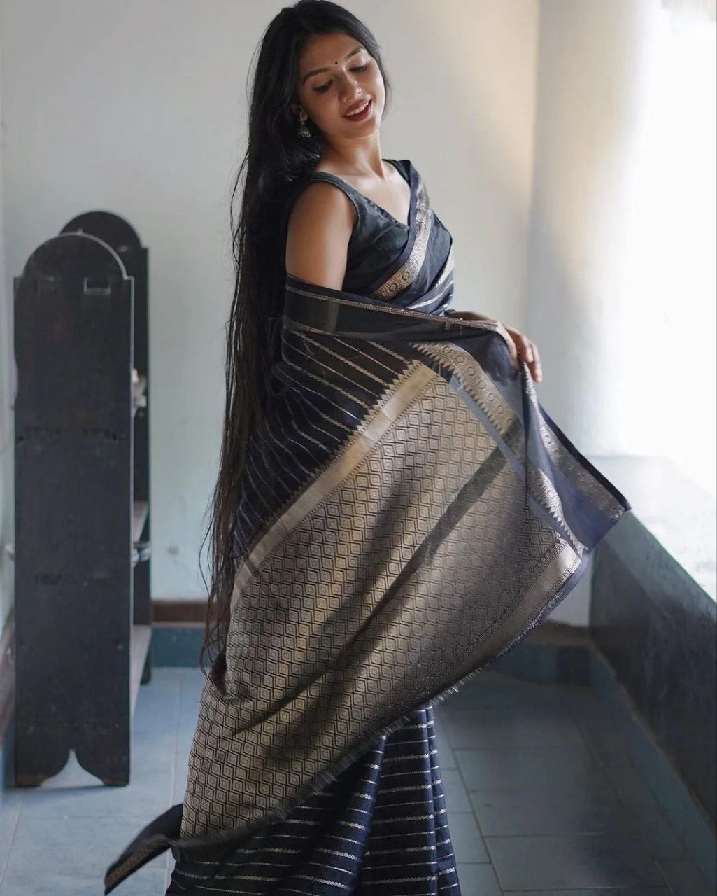 Radiant Black Soft Silk Saree With Magnetic Blouse Piece