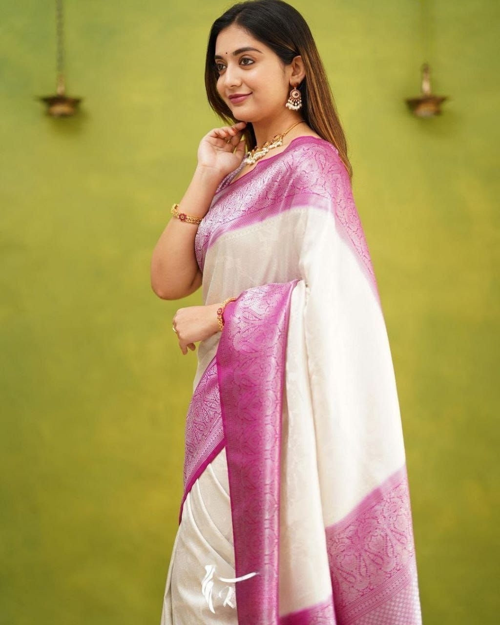 Enveloping White Soft Silk Saree With Celestial Blouse Piece