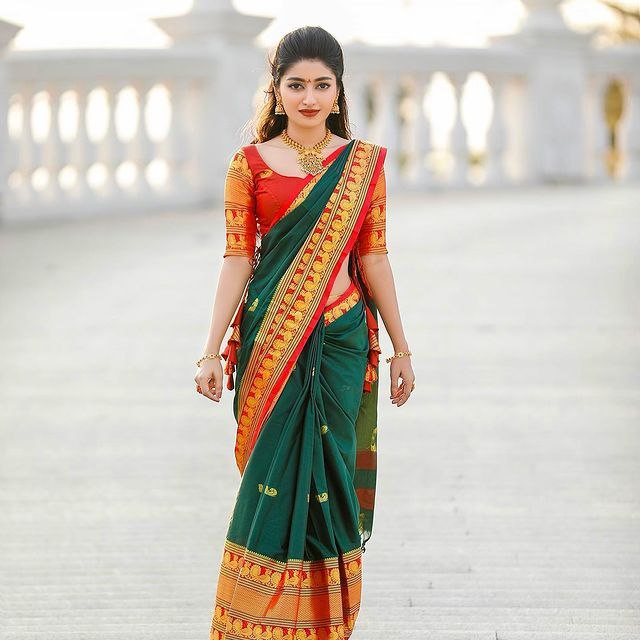 Resonant Green Soft Silk Saree With Echoing Blouse Piece