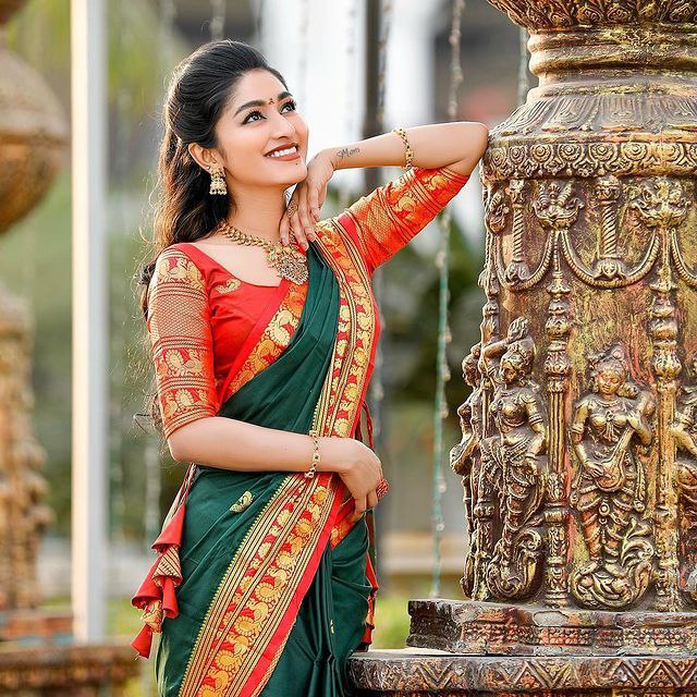 Resonant Green Soft Silk Saree With Echoing Blouse Piece