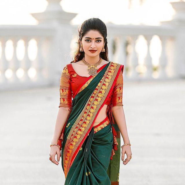 Resonant Green Soft Silk Saree With Echoing Blouse Piece