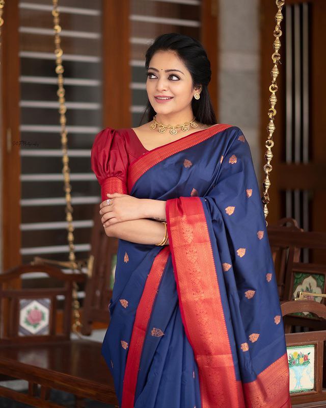 Rapturous Blue Soft Silk Saree With Thrilling Blouse Piece