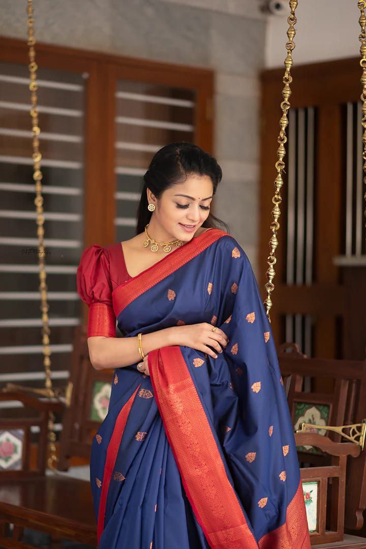 Rapturous Blue Soft Silk Saree With Thrilling Blouse Piece