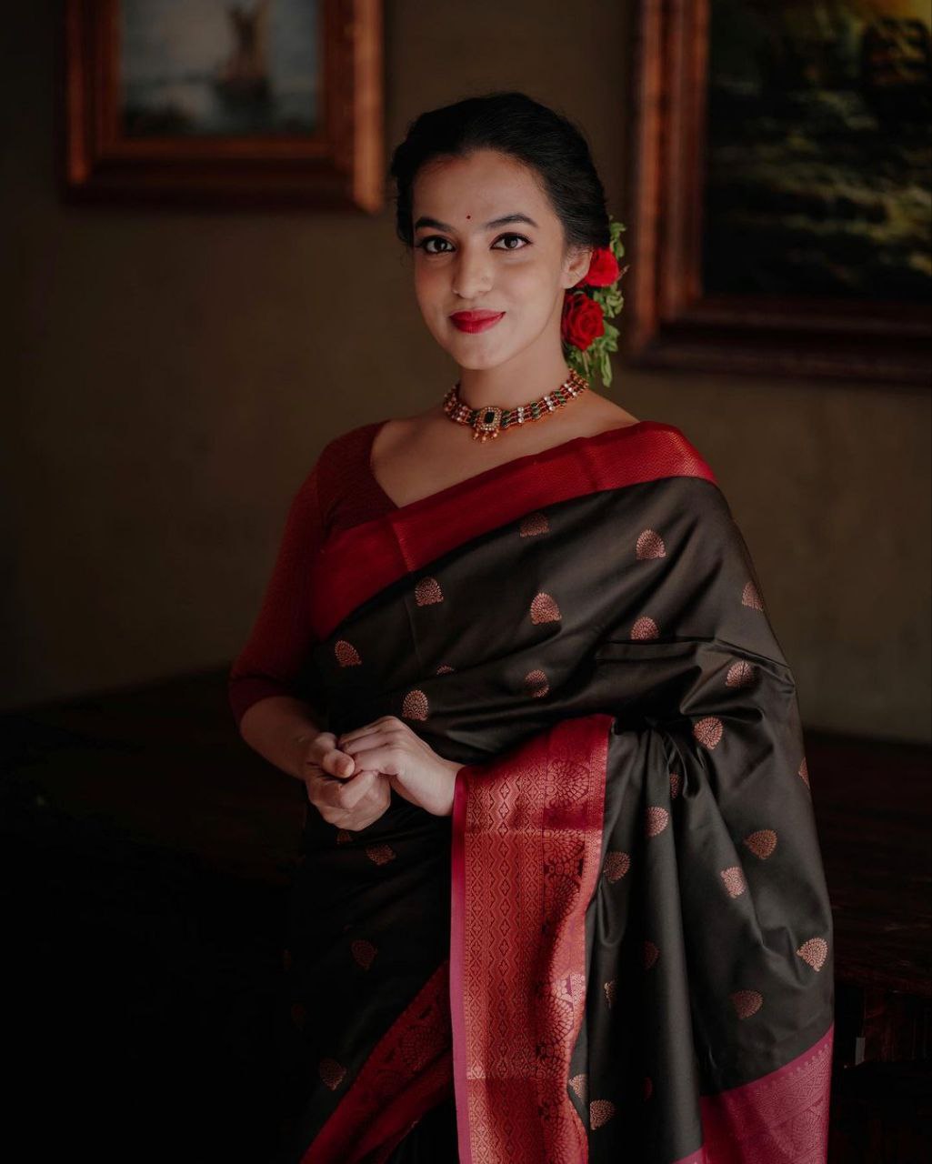 Uplifting Black Soft Silk Saree With Blissful Blouse Piece
