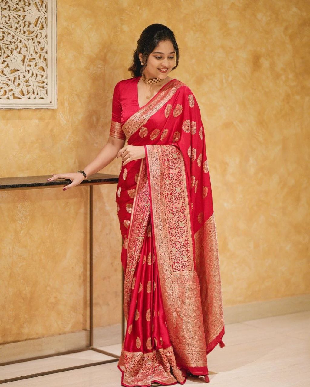Heartening Red Soft Silk Saree With Contenting Blouse Piece