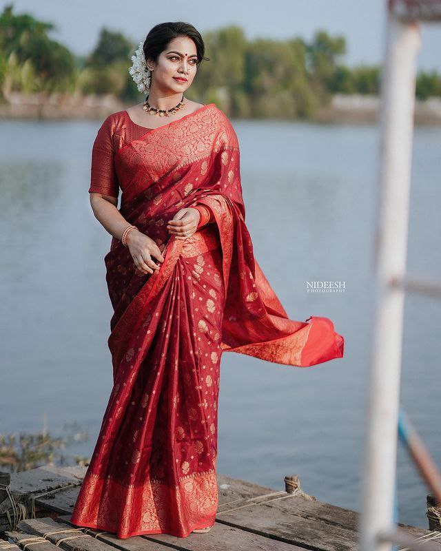 Peaceful Red Soft Silk Saree With Relaxing Blouse Piece