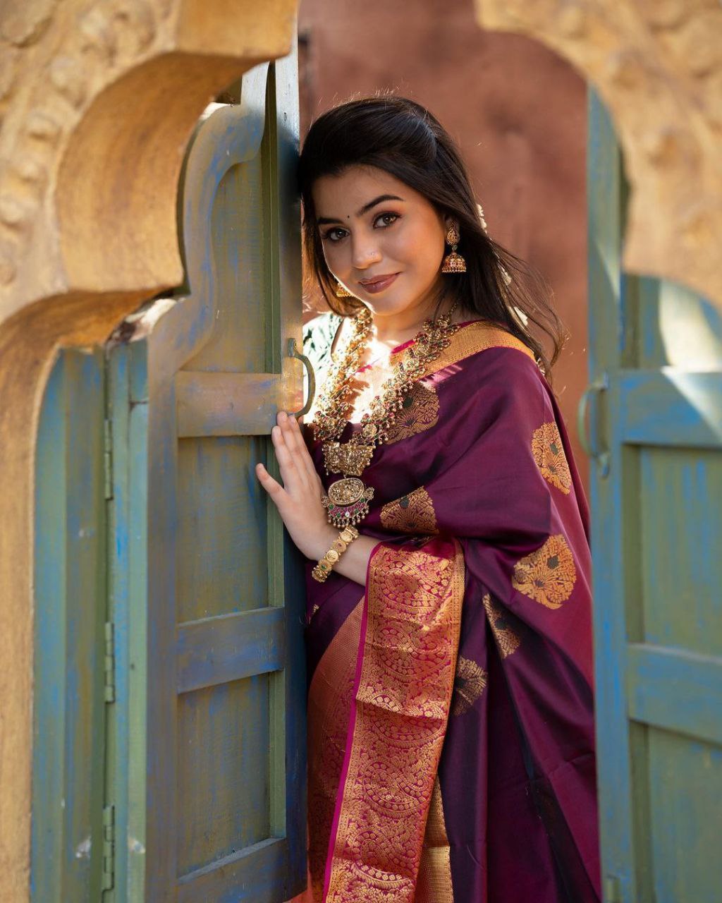 Sedative Wine Soft Silk Saree With Pacifying Blouse Piece