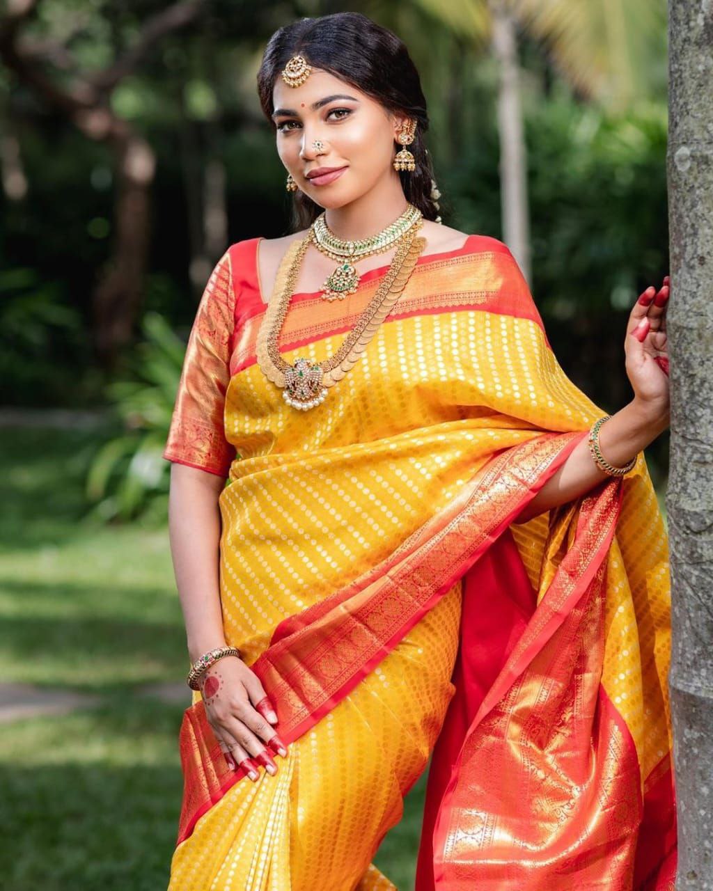Soporific Yellow Soft Silk Saree With Therapeutic Blouse Piece