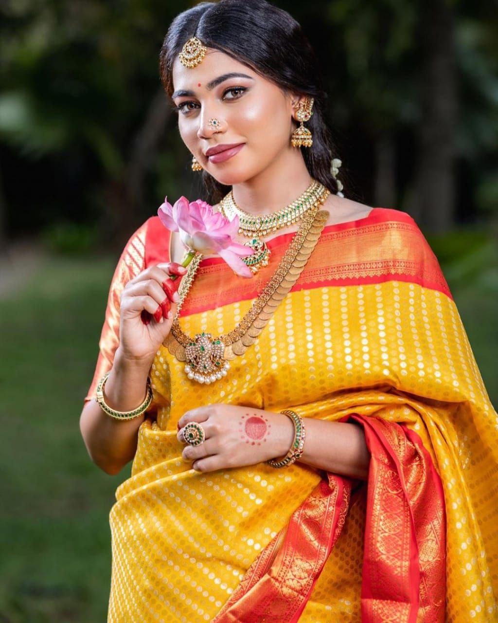 Soporific Yellow Soft Silk Saree With Therapeutic Blouse Piece