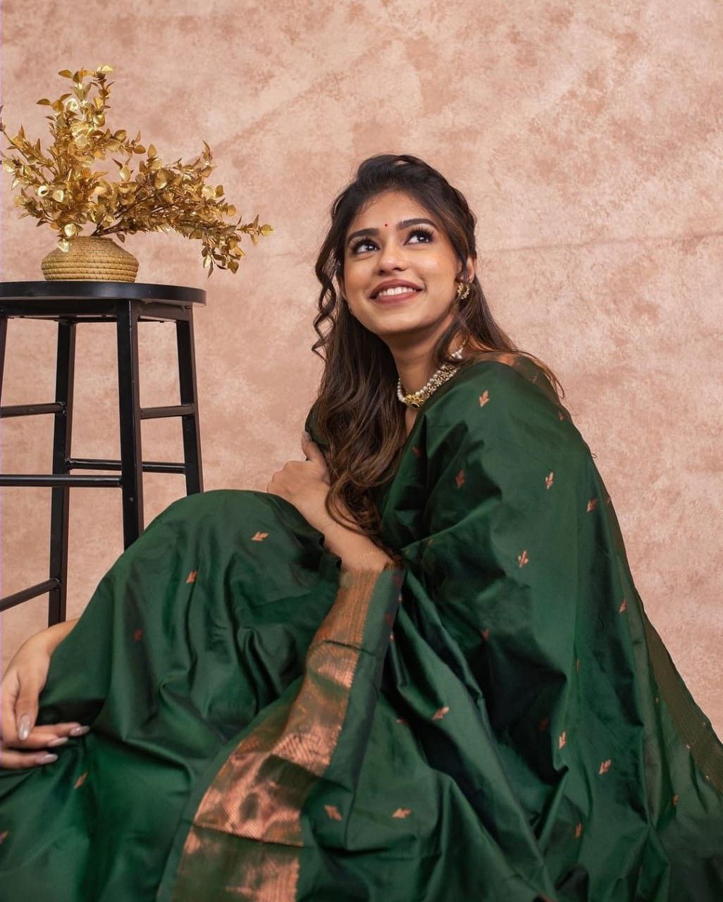 Hypnotic Dark Green Soft Silk Saree With Dreamy Blouse Piece