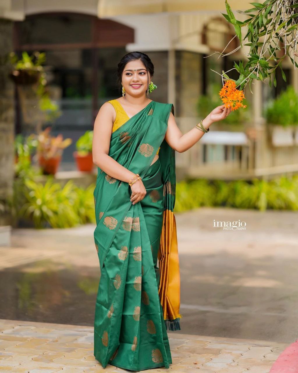 Delicate Rama Soft Silk Saree With Lulling Blouse Piece