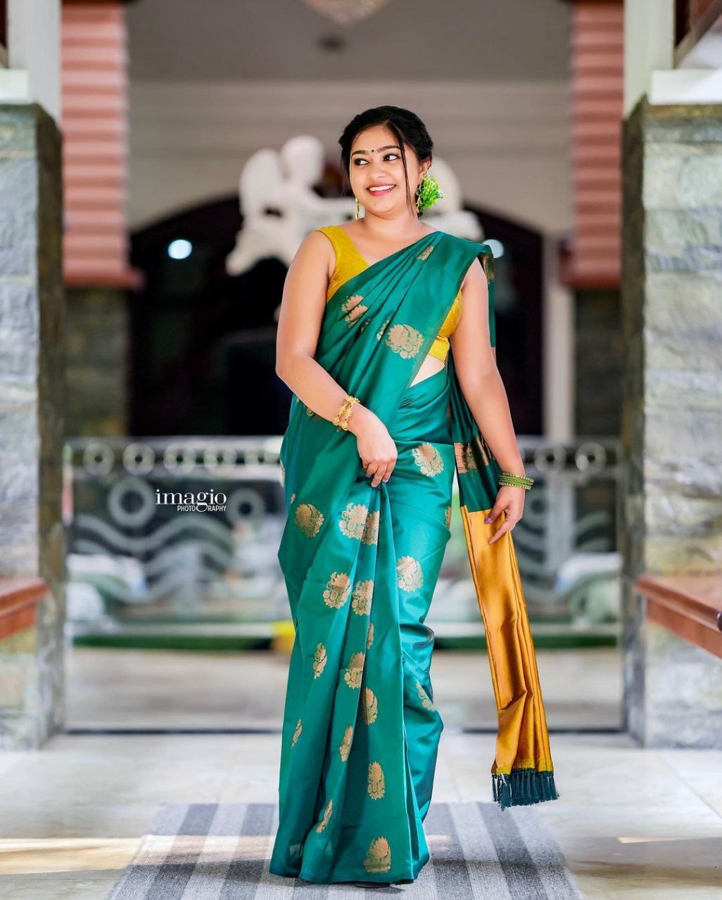 Delicate Rama Soft Silk Saree With Lulling Blouse Piece