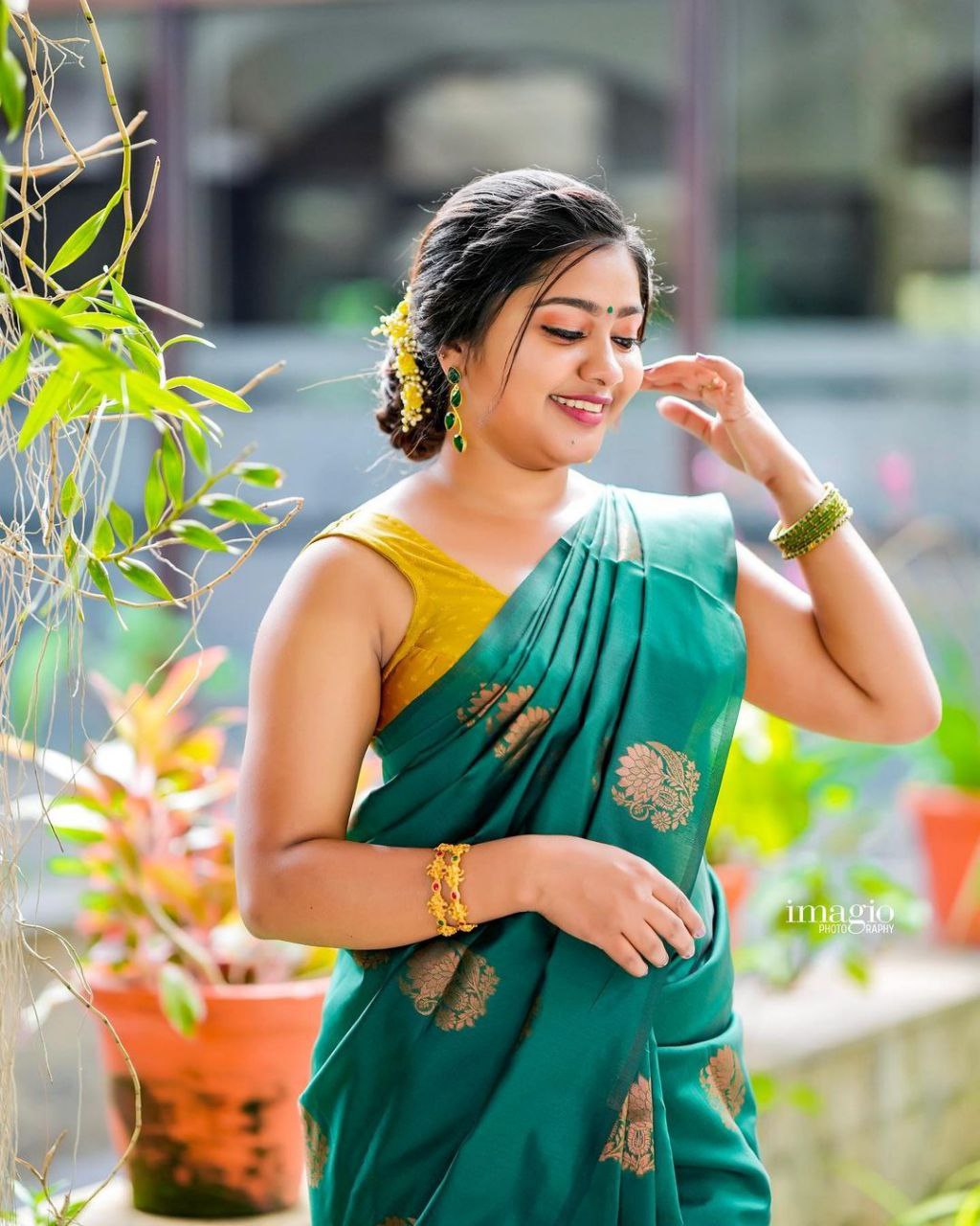 Delicate Rama Soft Silk Saree With Lulling Blouse Piece