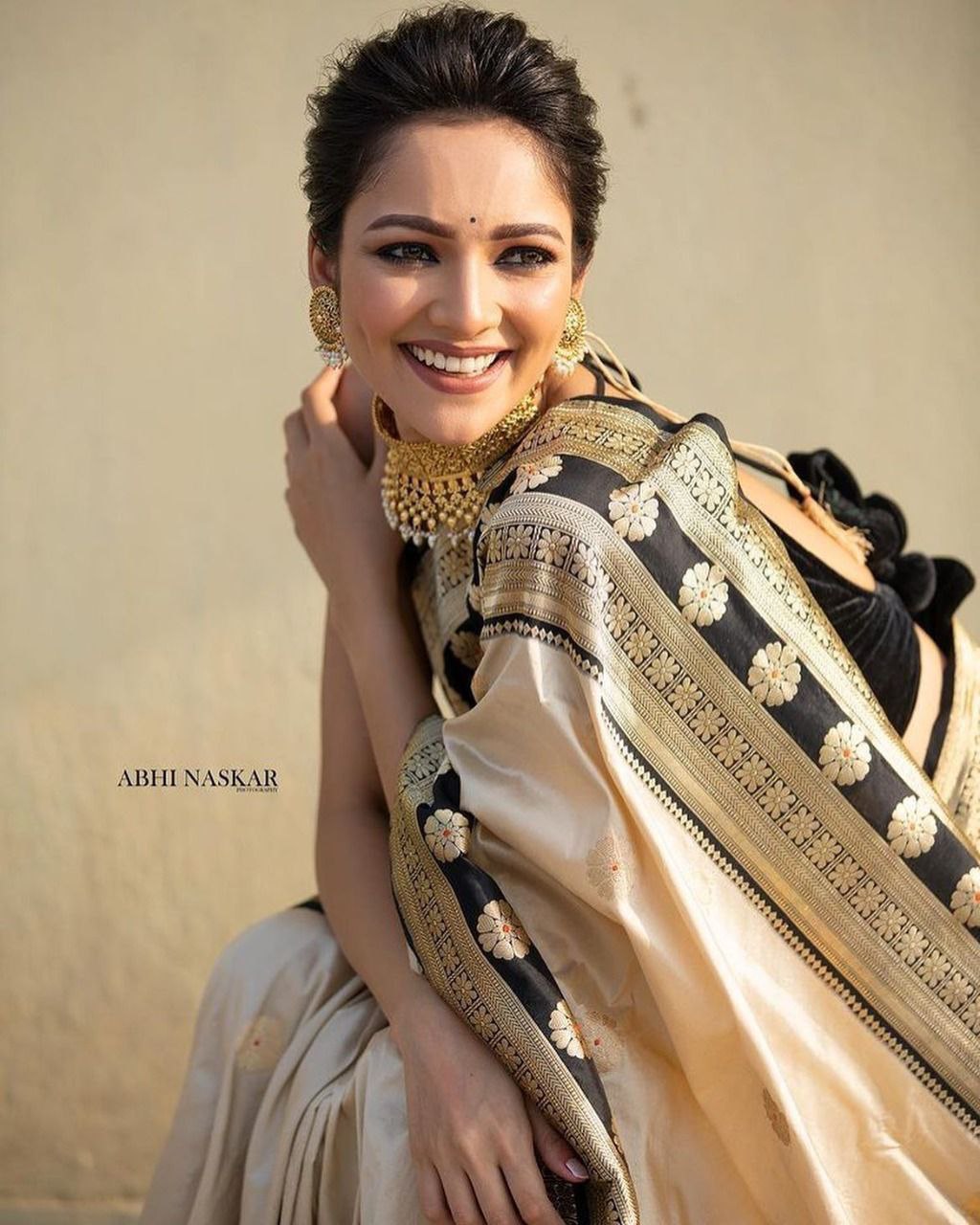 Refined Off White Soft Silk Saree With Tender Blouse Piece