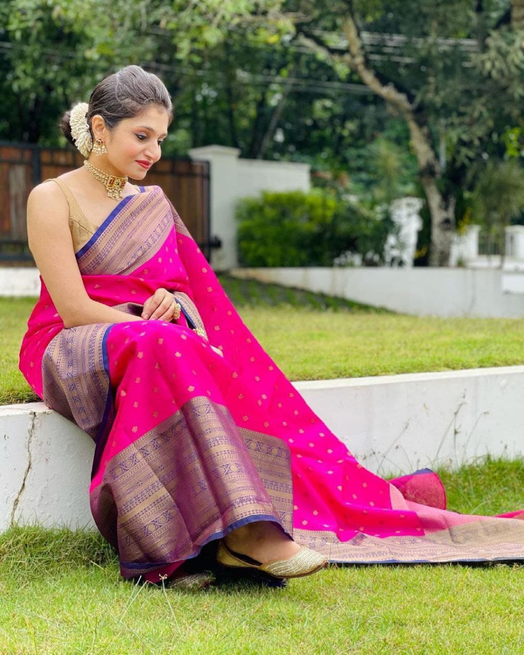 Glamorous Pink Soft Silk Saree With Scenic Blouse Piece