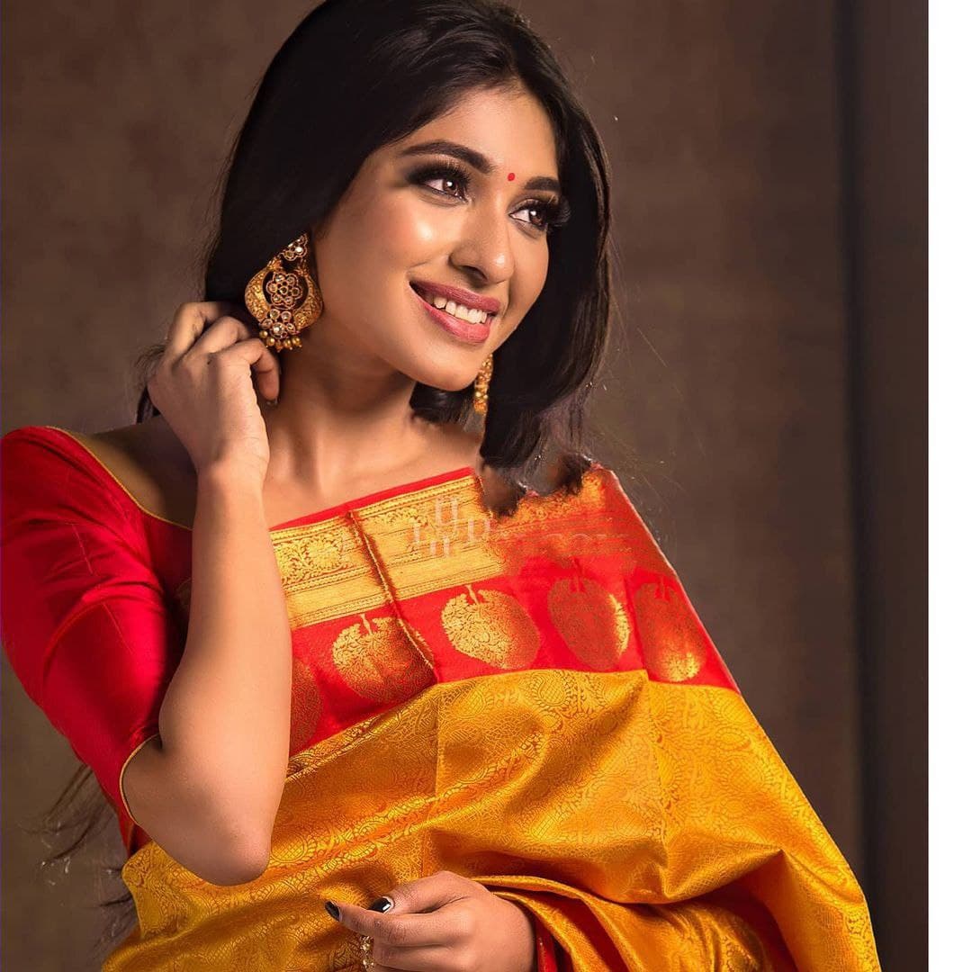 Bewitching Yellow Soft Silk Saree With Dazzling Blouse Piece