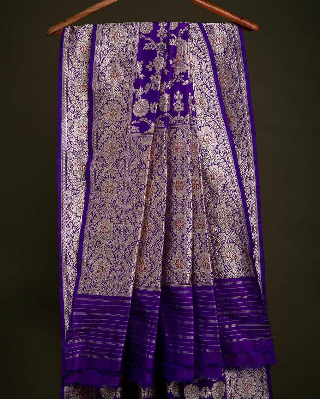 Graceful Purple Soft Silk Saree With Unbroken Blouse Piece