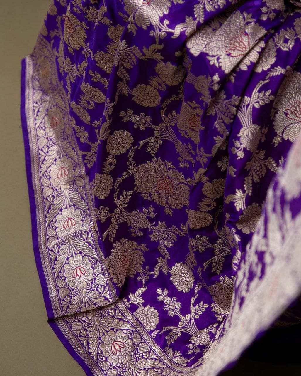 Graceful Purple Soft Silk Saree With Unbroken Blouse Piece