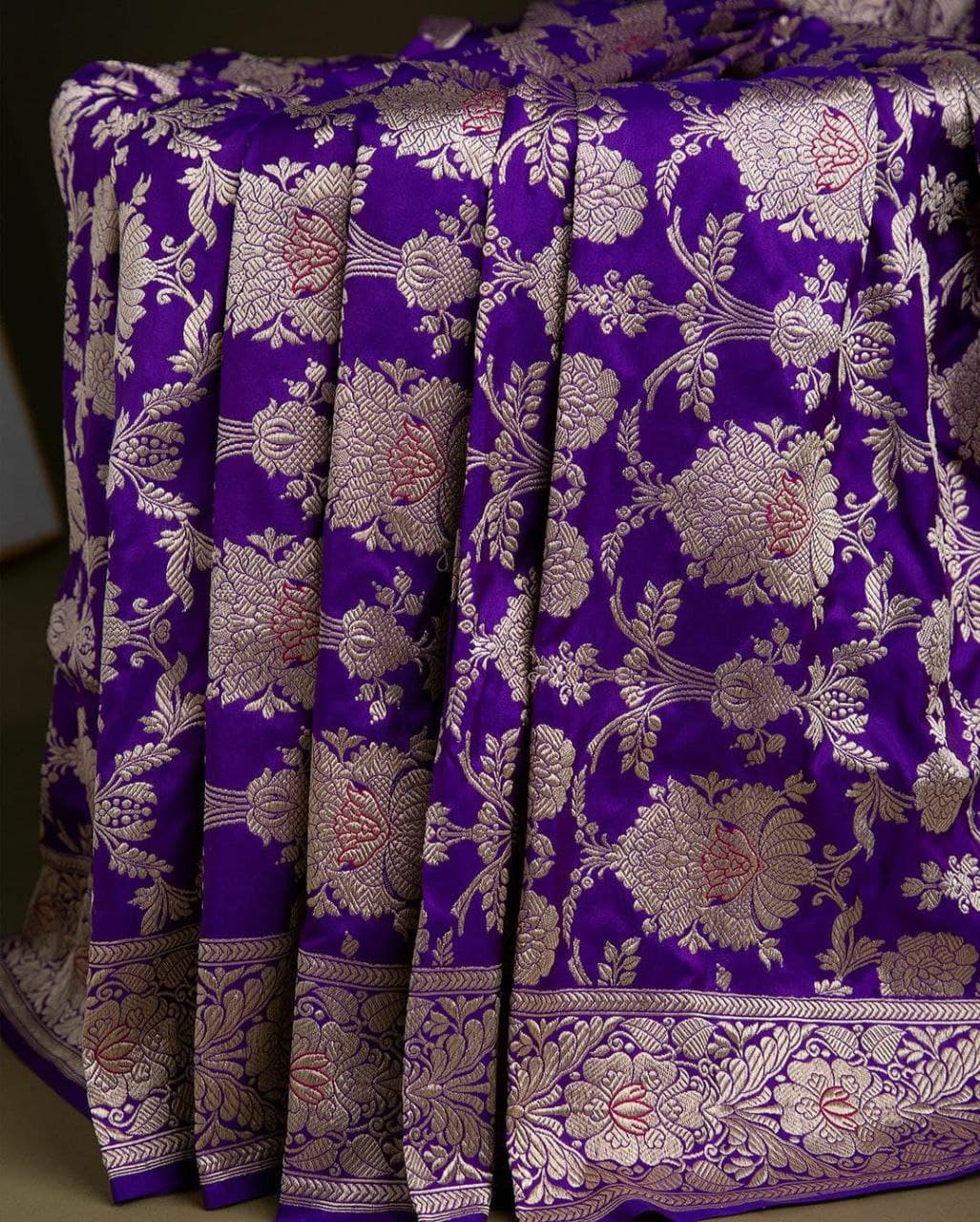 Graceful Purple Soft Silk Saree With Unbroken Blouse Piece