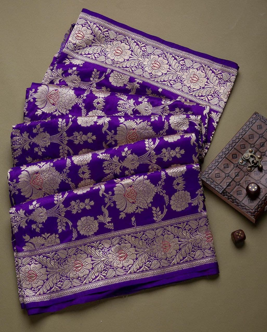 Graceful Purple Soft Silk Saree With Unbroken Blouse Piece