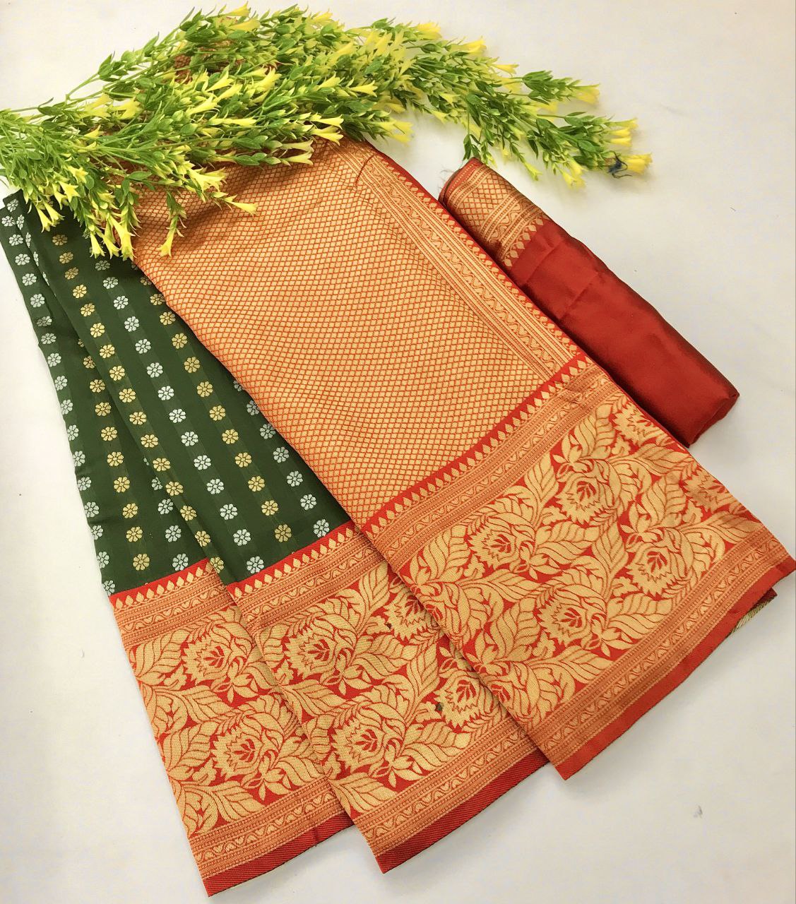 Extraordinary Green Soft Silk Saree With Hypnotic Blouse Piece