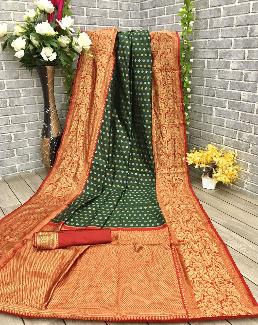 Extraordinary Green Soft Silk Saree With Hypnotic Blouse Piece
