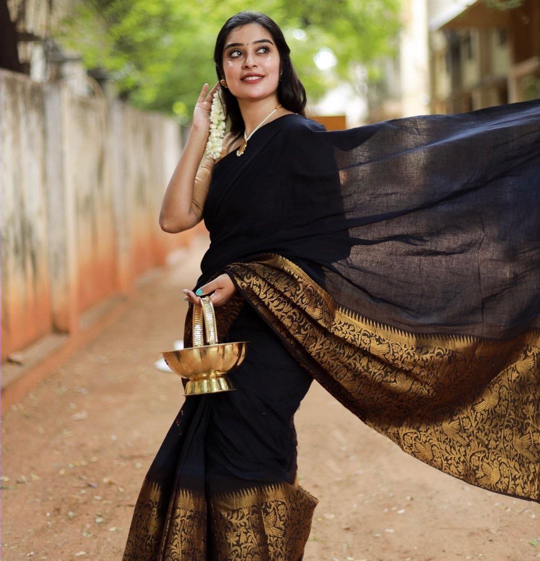 Admirable Black Soft Silk Saree With Immaculate Blouse Piece