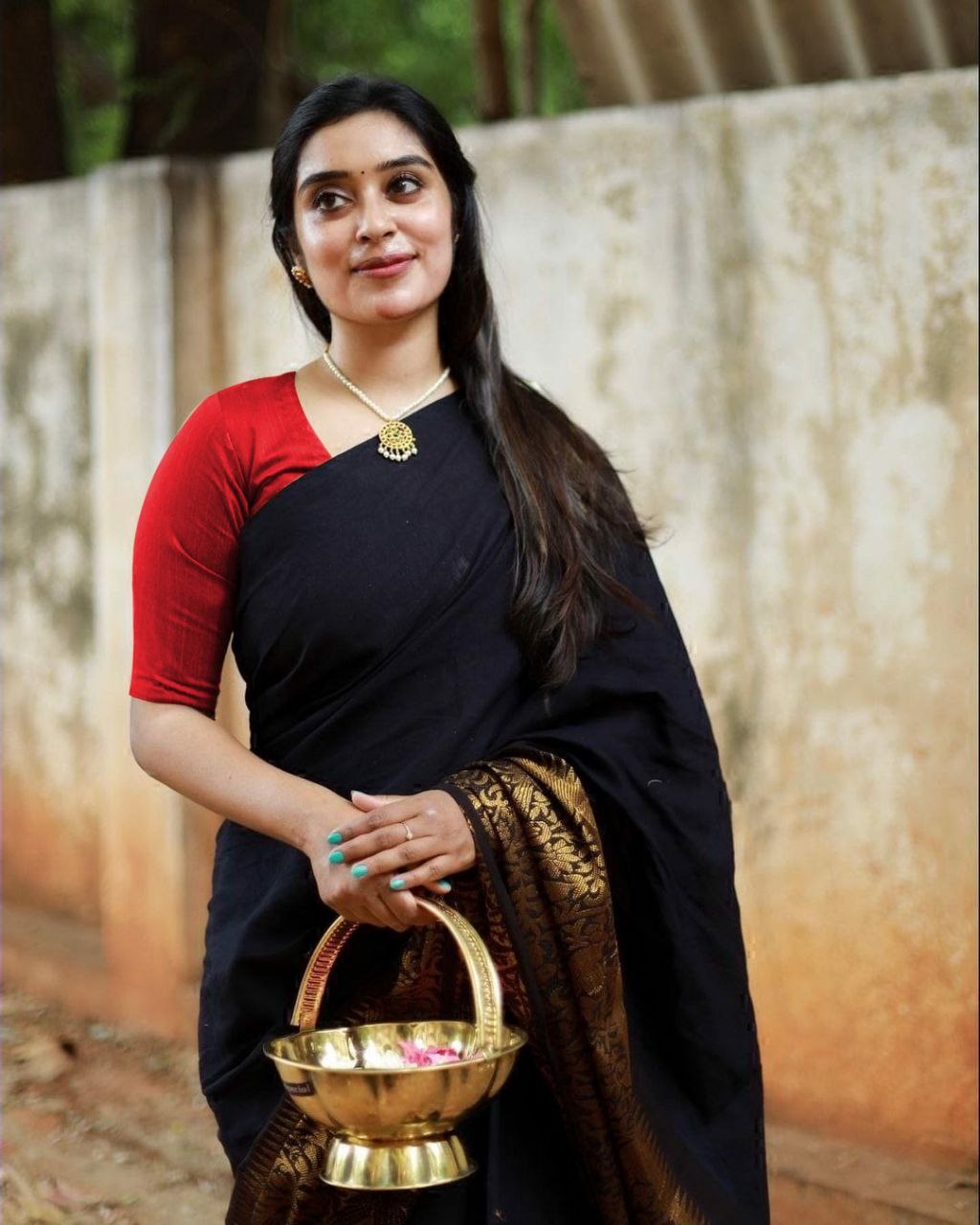Admirable Black Soft Silk Saree With Immaculate Blouse Piece