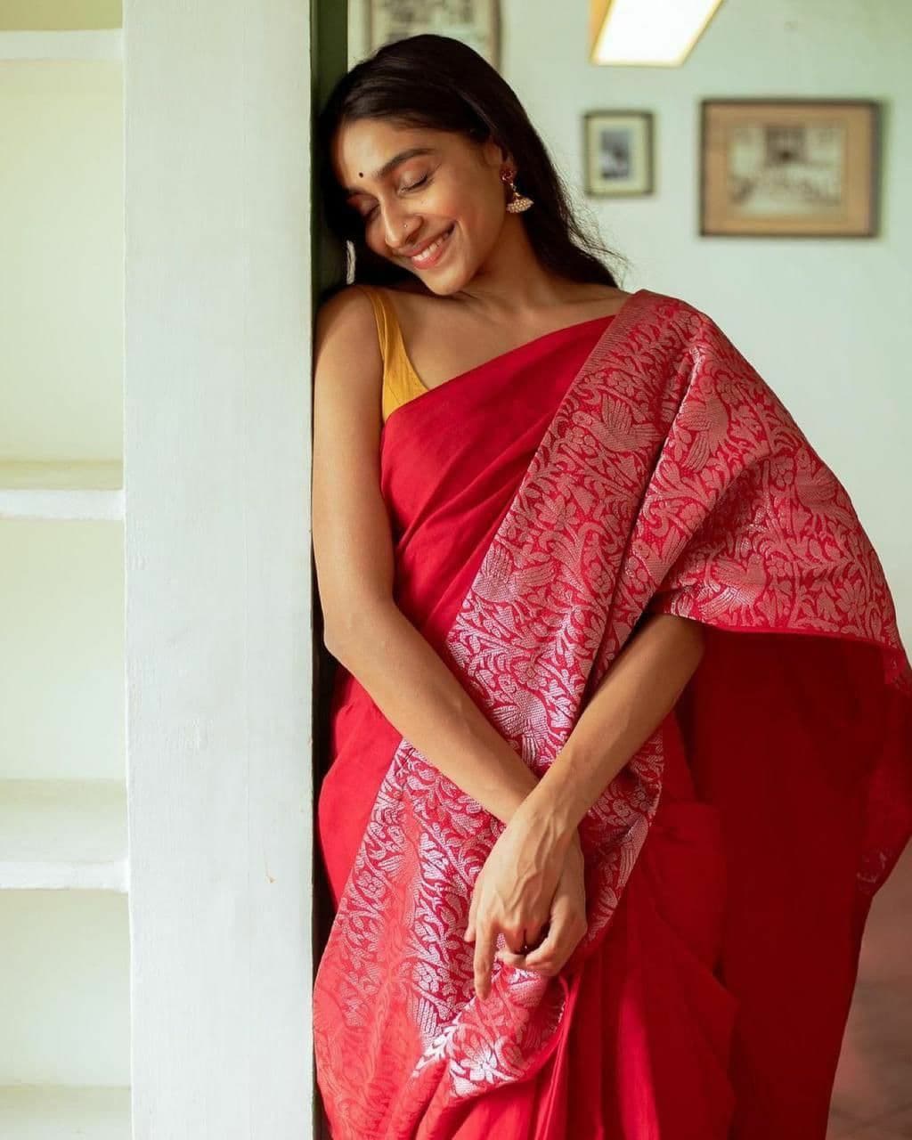 Outstanding Red Soft Silk Saree With Enigmatic Blouse Piece
