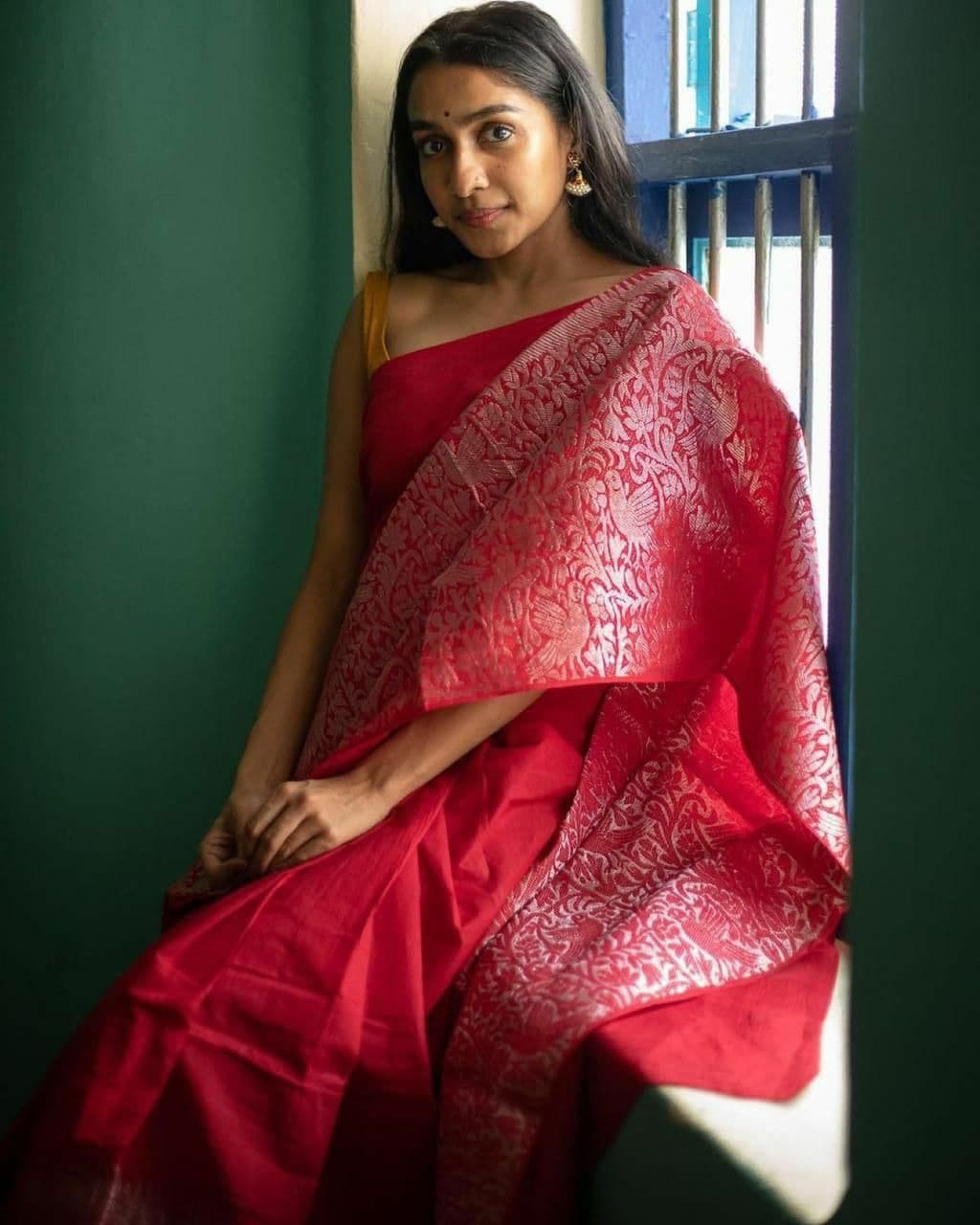 Outstanding Red Soft Silk Saree With Enigmatic Blouse Piece