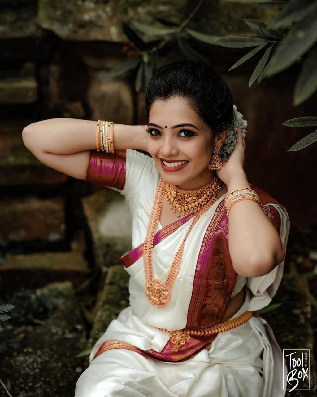 Sublimely White Soft Silk Saree With Vibrant Blouse Piece