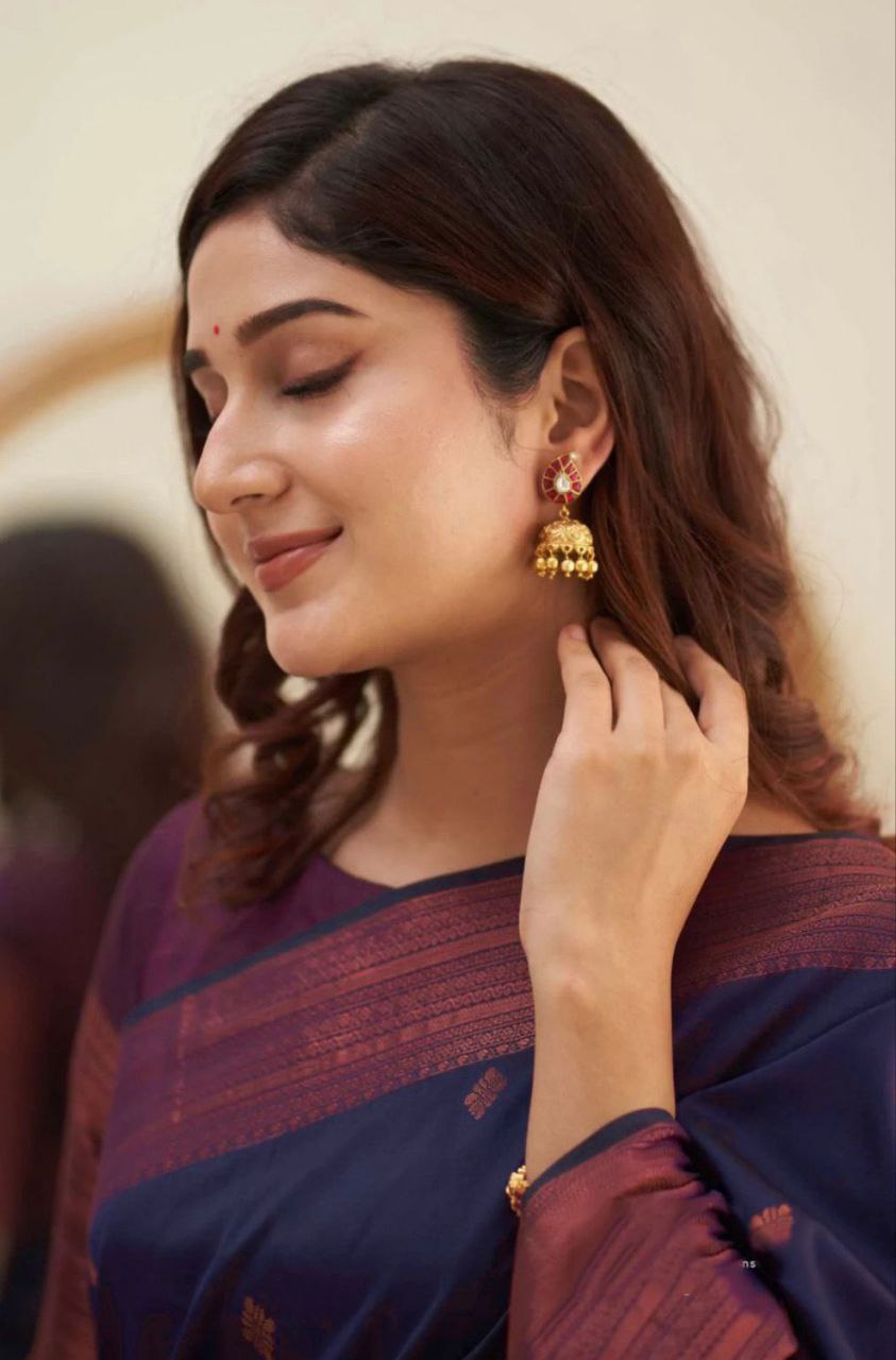 Delightfulness Navy Blue Soft Silk Saree With Temptingly Blouse Piece