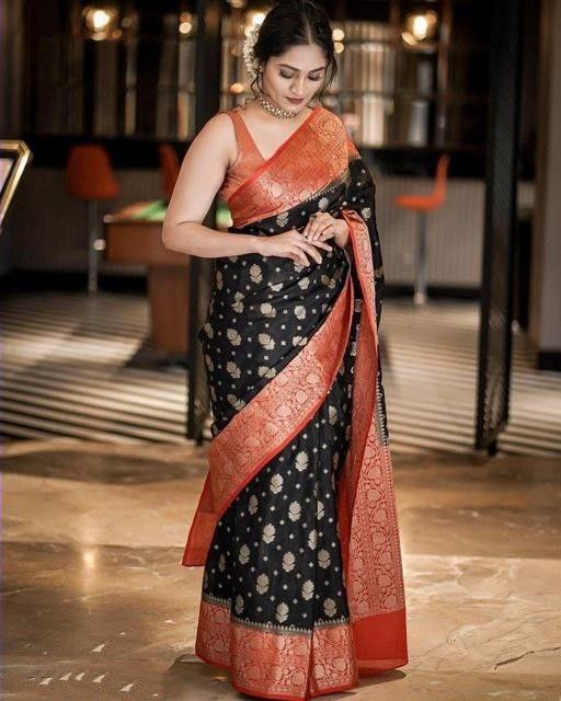 Fetching Black Soft Silk Saree With Ritzy Blouse Piece