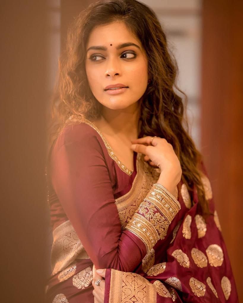 Marvelously Maroon Soft Silk Saree With Fascinates Blouse Piece