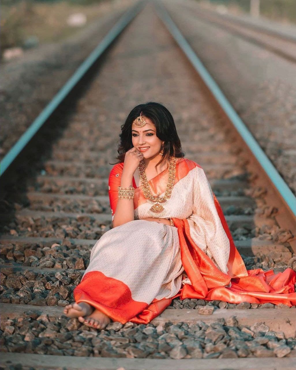 Sereneness White Soft Silk Saree With Enthrallingly Blouse Piece