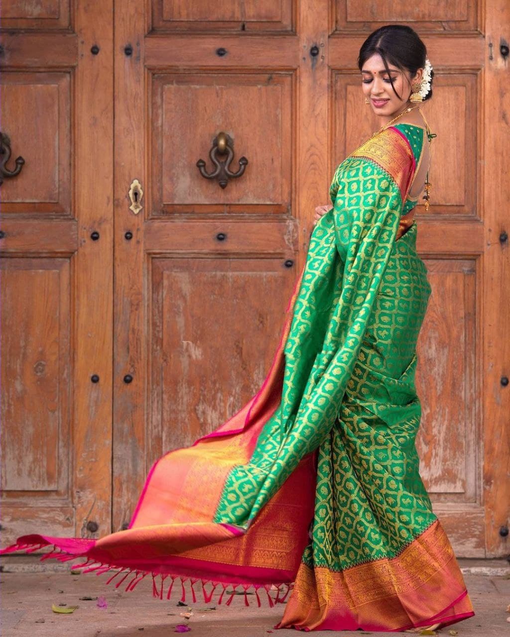 Delightfully Green Soft Silk Saree With Sumptuous Blouse Piece