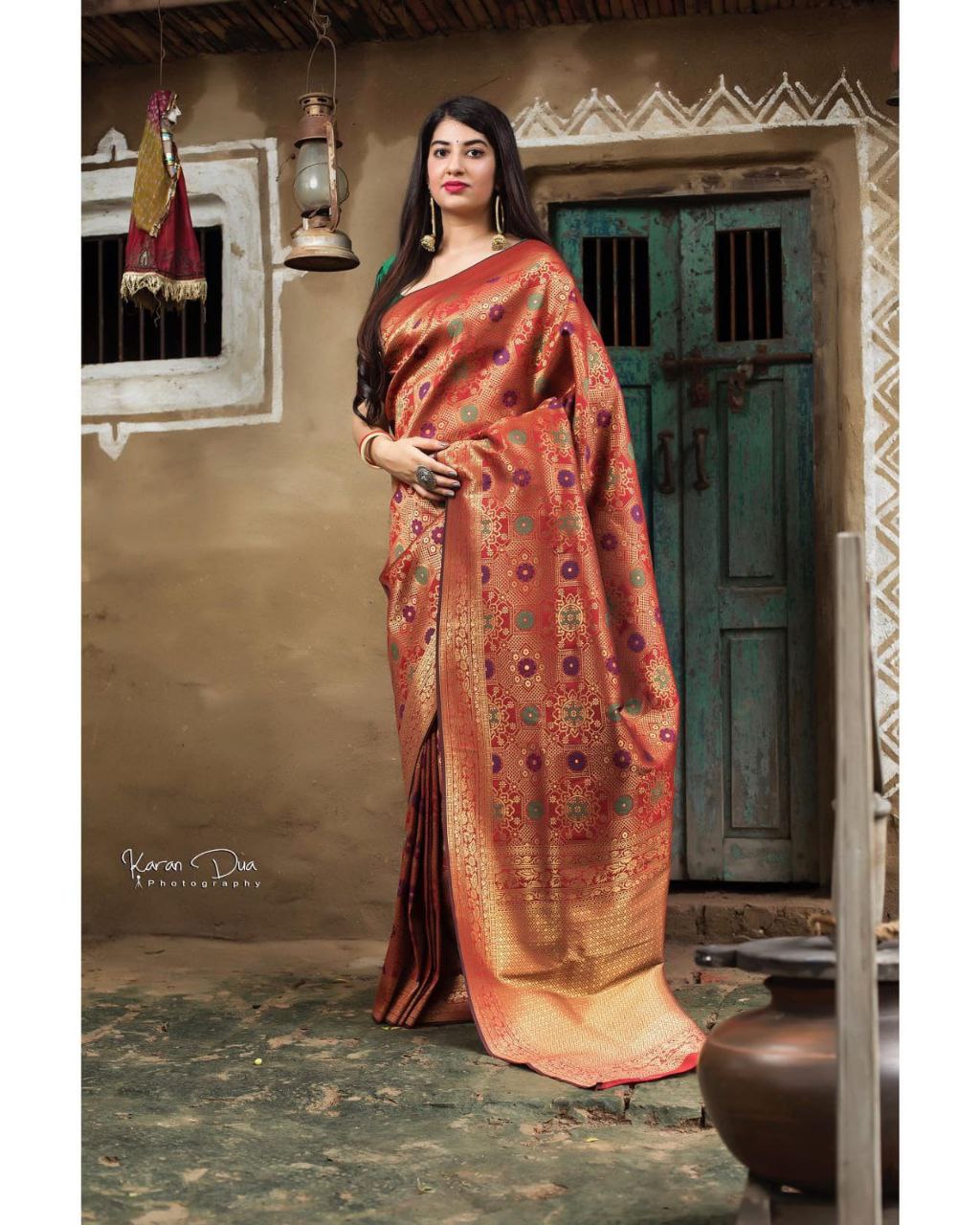 Luxuriance Red Soft Silk Saree With Phenomenally Blouse Piece