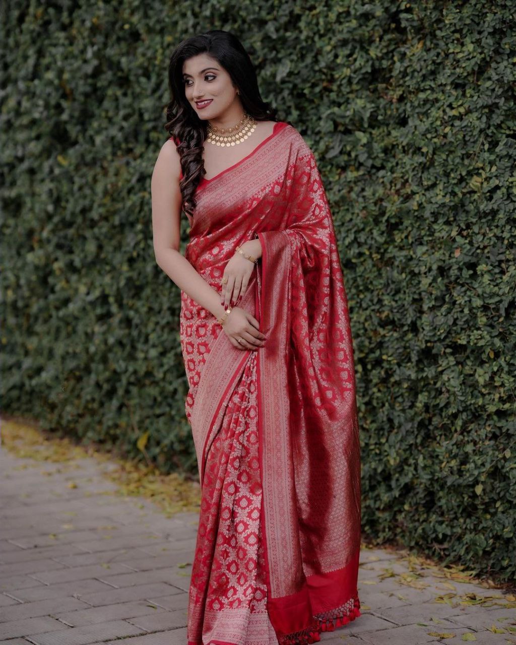 Splendidly Red Soft Silk Saree With Radiantly Blouse Piece