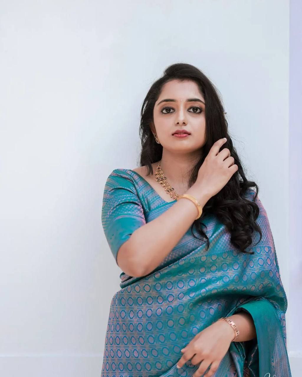 Celebrated Pink Soft Silk Saree With Outstanding Blouse Piece