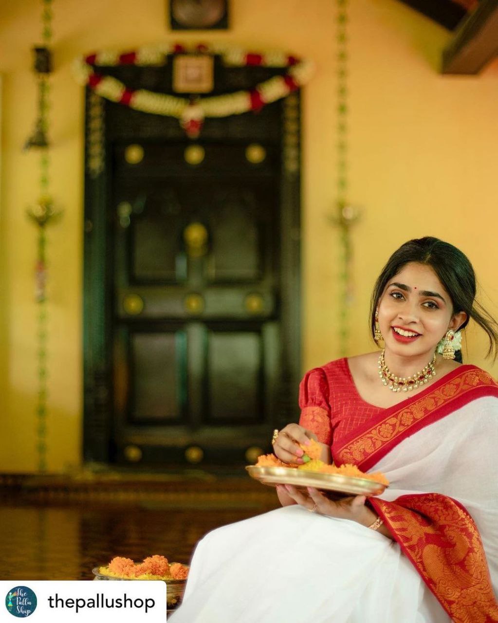 Reputed White Soft Silk Saree With Renowned Blouse Piece