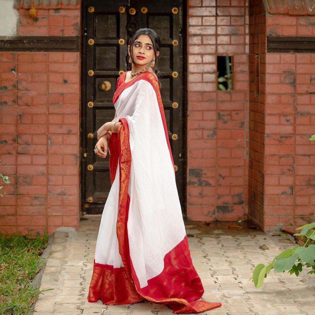 Reputed White Soft Silk Saree With Renowned Blouse Piece