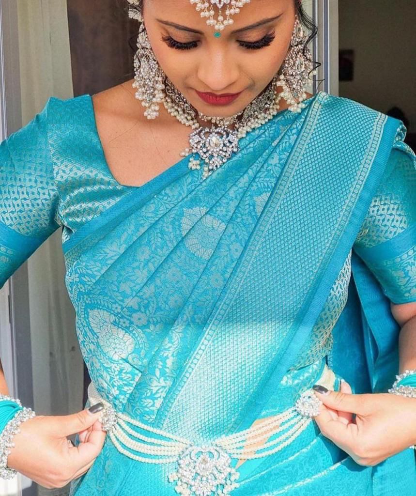 Gratifying Firozi Soft Silk Saree With Blissful Blouse Piece