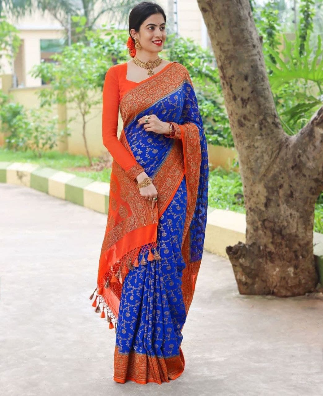Sumptuously Royal Blue Soft Silk Saree With Fabulously Blouse Piece